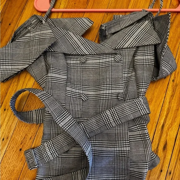 Stylish Gray Plaid top - Picture 1 of 2